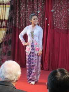 Demonstrating sarong kebaya